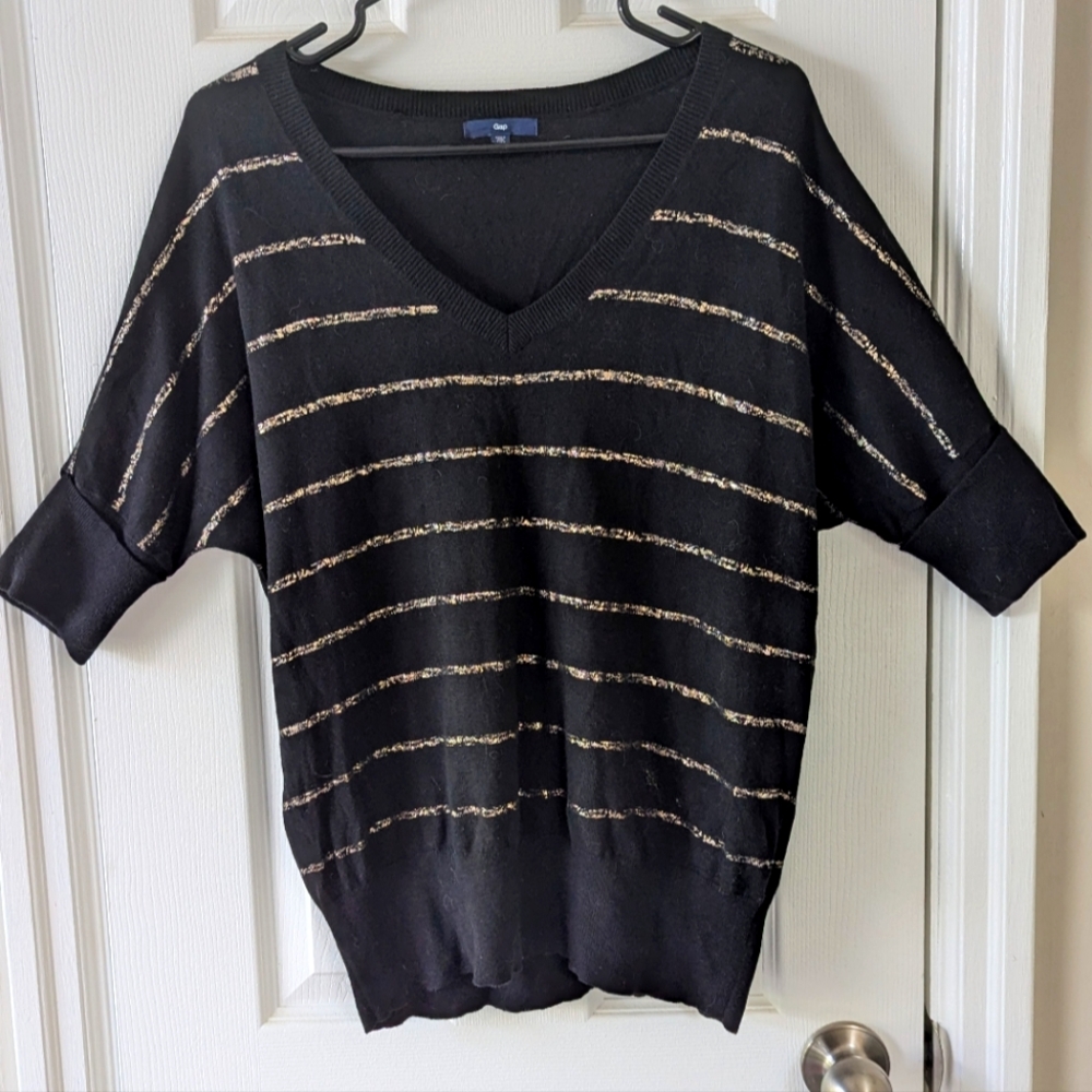 GAP v-neck sweater